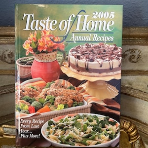 Taste of Home-- Annual Recipes-- 2005 Hardcover Edition