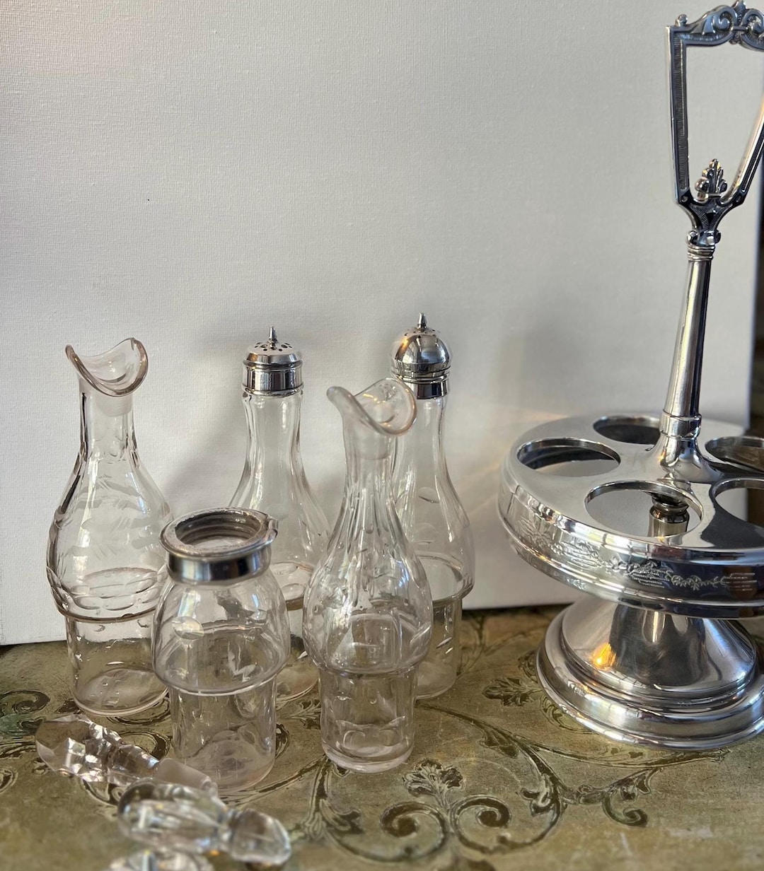 STERLING950 リキュール　銀装飾　セット Victorian Wilcox Silverplate Cruet Caddy With Etched Glass Bottles