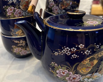 Beautiful Vintage Japanese teapot and teacups. 7 pieces. Pristine condition. Hand painted details of Lotus flowers and colorful birds.