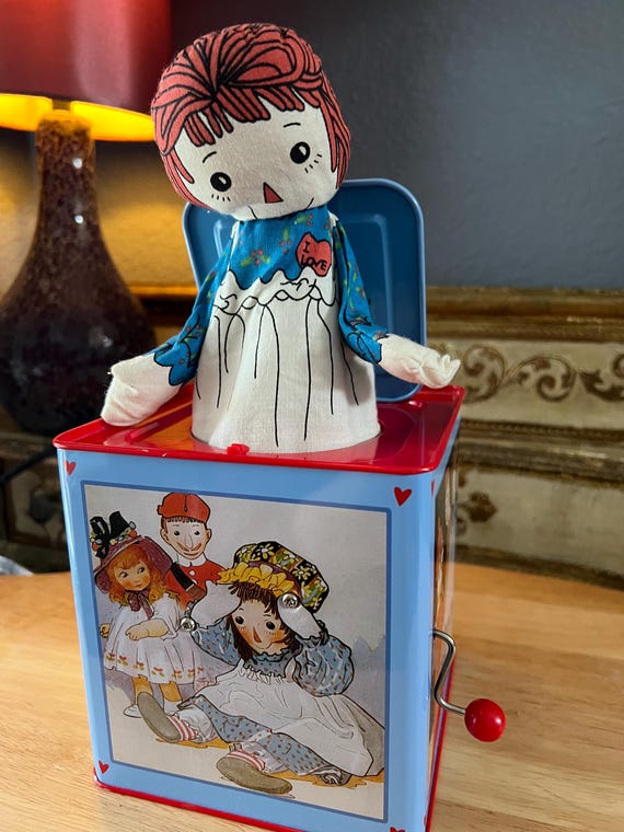 Vintage Raggedy Ann & Andy Wind up Music Box by Schylling. Tin