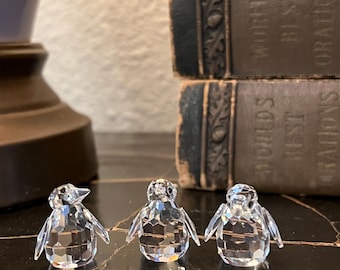 Swarovski crystal Figurines. Cute tiny pretty pinguins. Retired in 2001. Pristine condition.  1inch tall 1&quot; wide. Priced individually.