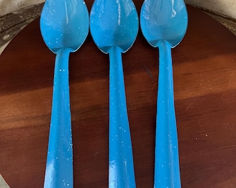 Blue enamel spatter  spoons. Cucharas de Peltre. Mexico. 12" long x 2.75 wide. and desert or tea spoons 6" x 1.75". Priced individually.