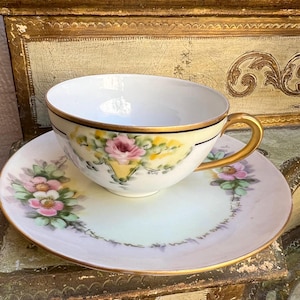 Vintage Bavaria Germany teacup set. Made in Germany Good vintage condition. Flowered and gild crown.