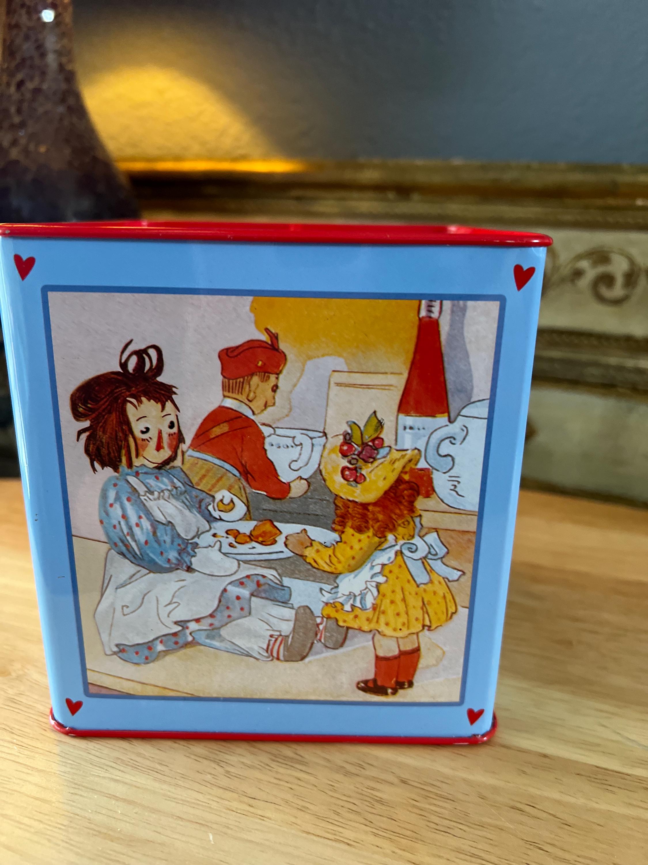 Vintage Raggedy Ann & Andy Wind up Music Box by Schylling. Tin
