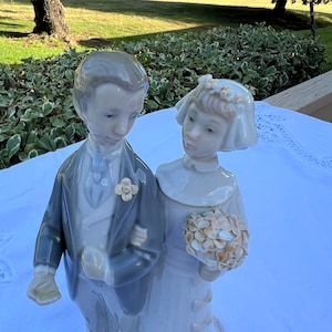 Authentic Lladro, vintage sculpture wedding couple. From the 80&#39;s. Marked and numbered.8&quot;tall x 3.75&quot; wide.