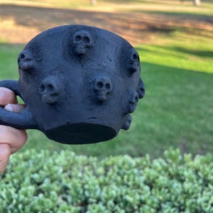 Quemador/maceta rústica de copal con forma de calavera en arcilla, Atzompa Oaxaca, 2.375" x 4.25"