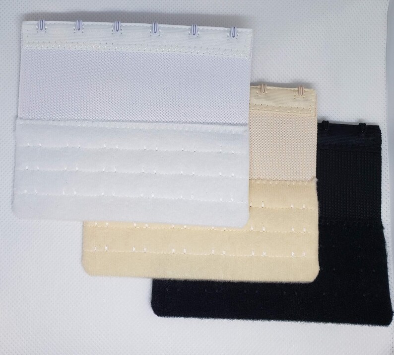 Peut inclure: Trois extensions de soutien-gorge en blanc, beige et noir. Chaque extension comporte une fermeture &agrave; crochet et &oelig;illet et une s&eacute;rie de crochets. Les extensions sont en tissu doux et textur&eacute;.