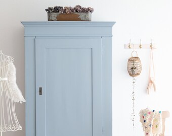 Ancient wardrobe / linen cupboard "Emily"