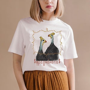 Camiseta de galinha da Guiné, camiseta Fragkokota para ela, feita na Grécia, camiseta com letras gregas, camiseta pintada à mão, presente para ela da Grécia