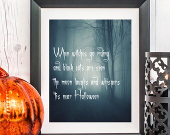 Häxor som rider på Halloween-tryck, kuslig väggkonst, häxdekor, Halloween-heminredning, utskrivbar konst, digital nedladdning