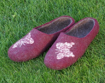 Women felt slippers Felt slippers Women slippers Women clogs Wool clogs Hausschue Butterfly