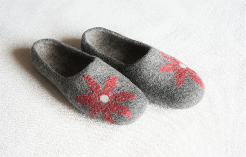 Women felt slippers Felt slippers Women slippers Women clogs Wool clogs Hausschue Flower slippers image 3