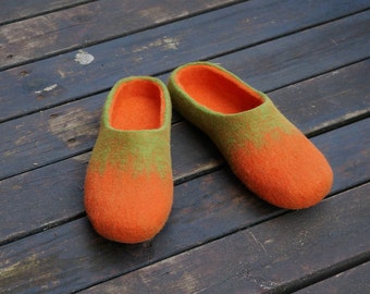 Unisex felted slippers More colors Felt slippers Men slippers Men clogs Wool clogs Women clogs