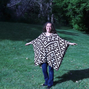 Alpaca Poncho Sapphire Poncho in genuine Alpaca Yarn Brown and White image 4