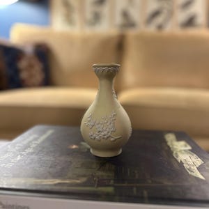 English Wedgwood Yellow Primrose Cherry Blossom Bud Vase