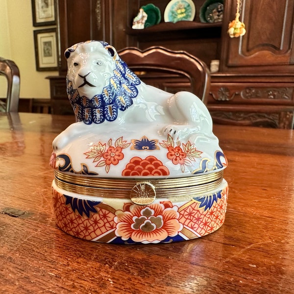 Andrea Trinket box with Lion in Imari Style