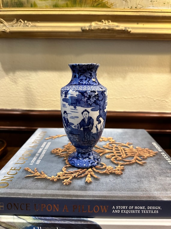 Blue & White Porcelain Vase - Figures in Tradtional Dress Blue & White Porcelain Vase - Figures in Tradtional Dress