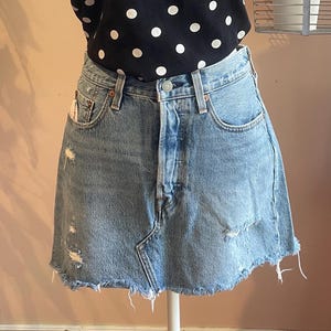 Mini-jupe en denim bleu clair délavé vintage 27&quot; taille petite