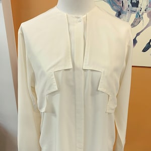 1980&#39;s White Simon Chang Unique Collarless Blouse Size Small