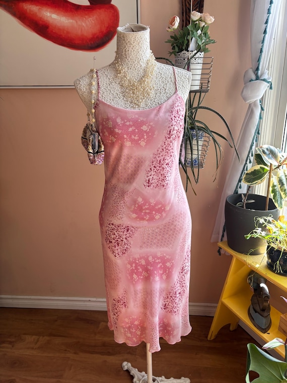 a line coral dress Goddiva Cowl Neck Pleated A-Line Chiffon Midi Andrea and Leo Couture Atria Signature Colors:Sand Occasion:HALLOWEEN enhancing the dress with
