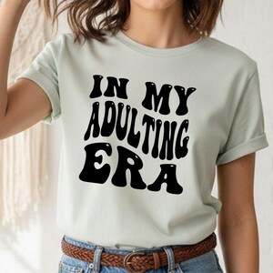 Archivo SVG "En mi época adulta", archivo SVG "En mi época adulta", diseño de camiseta con frase divertida y moderna, archivo de corte "En mi época", Cricut, Generación Z millennial, PNG, DXF, EPS