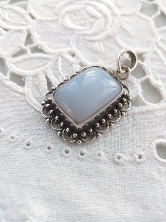 Rectangular pendant with natural white agate in s… - image 1