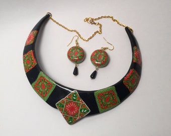 black red and green patterend tribal look choaker set