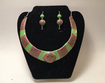 Green and red tribal patterned set