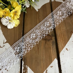 white lace ribbon