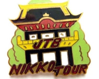 Broche esmaltado vintage de la Oficina de Turismo de Japón (JTB) Nikko Tour - Castillo japonés