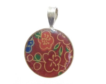Colgante de plata de ley 925 con diseño de flor de cerezo.
