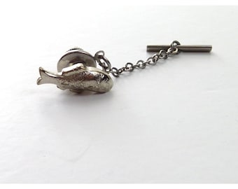 Pin de solapa con forma de pez, tono plateado vintage, trucha o lubina, joyería de naturaleza, 3/4".