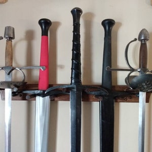 Porte-épée vertical compact
