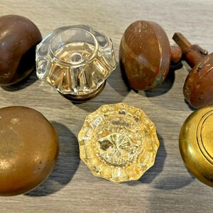 Mixed Lot of 7 Vintage Antique Door Knobs, Brass, Glass, Metal Hardware