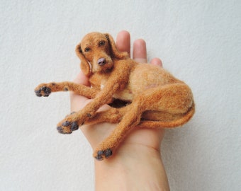 Needle felted dog sculpture - Hungarian Vizsla - Pointer - Wirehaired Vizsla- Weimaraner laying sculpture - felted pet portrait