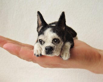 Escultura de cachorro em feltro - Boston Terrier - Escultura de postura de Bull Terrier - retrato de animal de estimação em feltro