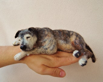 Escultura de cachorro em feltro - Pitbull - Pit Bull - escultura de postura - retrato de animal de estimação em feltro