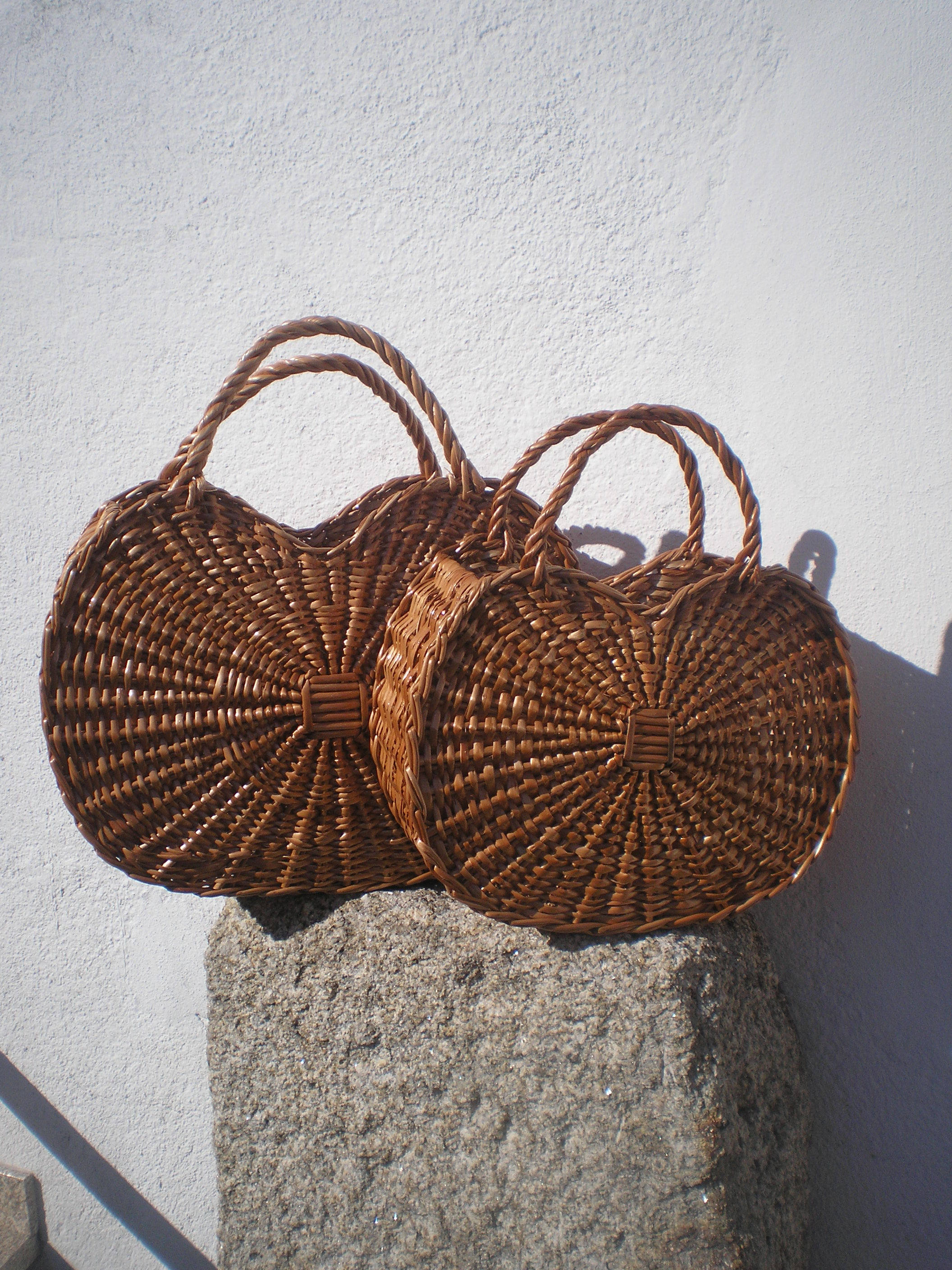 small wicker bolsa