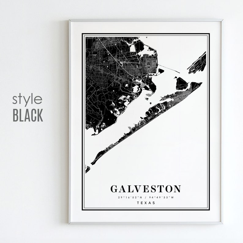 Pode incluir: Impress&atilde;o de mapa em preto e branco de Galveston, Texas. O mapa mostra as ruas e a costa da cidade. O texto "GALVESTON 29&deg;16'52"N / 94&deg;49'33"W TEXAS" est&aacute; impresso abaixo do mapa.