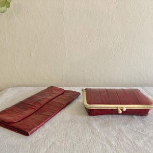 Conjunto de cartera y estuche de maquillaje de piel de anguila roja burdeos estilo vintage, fabricado en Corea