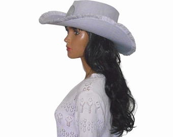 Cappello da cowboy grigio in lino con frange, leggero cappello estivo in stile western per proteggersi dal sole.