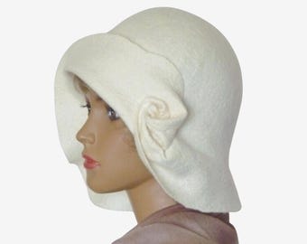 Women’s White Felted Wool Brimmed Winter Hat – Warm & Stylish
