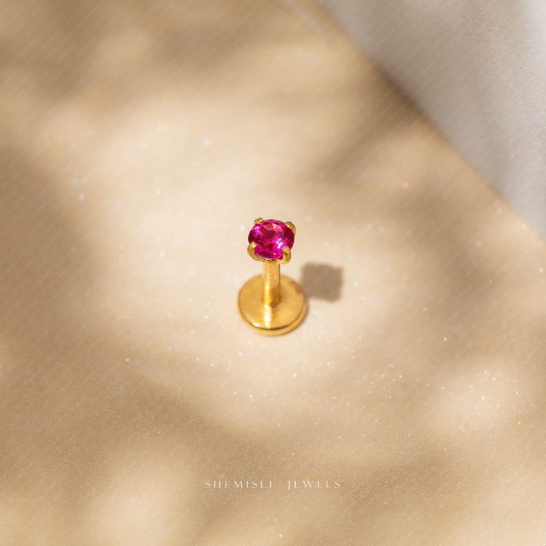Ruby Tragus Stud, Threadless Flat Back Earring, Minimalist Style, C-SS615 Bild 6