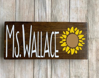 Personalized Sunflower Teacher Name Sign – Unique Gift for a Bright Educator