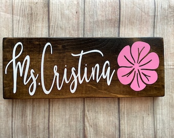 Personalized Teacher Desk Sign – Unique Gift with Hibiscus Design – Thoughtful Teacher Appreciation Gift