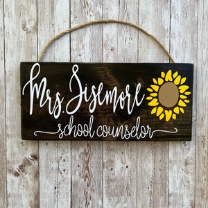 Personalized School Psychologist and School Counselor Name Sign – Sunflower-themed Appreciation Gift