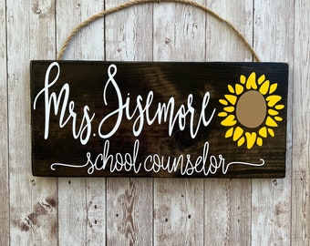 Personalized School Psychologist and School Counselor Name Sign – Sunflower-themed Appreciation Gift