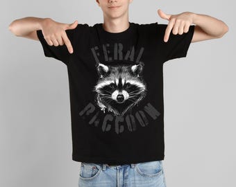 Wilde wasbeer T-shirt met print in tattoo-stijl, uniseks grafisch cadeau voor liefhebbers van meme