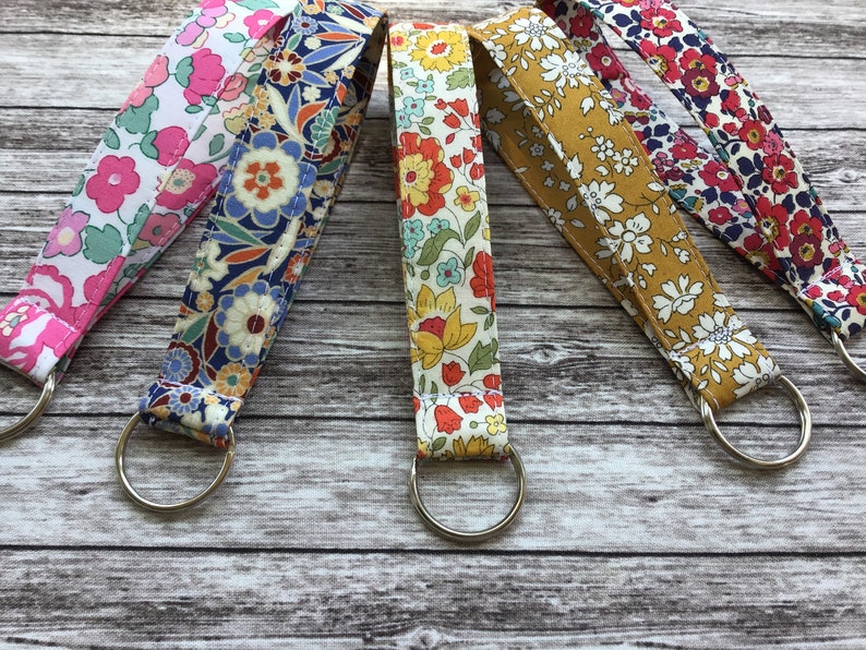 Llavero de tela Liberty: llavero floral hecho a mano imagen 2