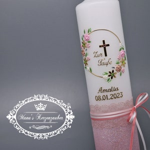 Taufkerze Vintage für Maedchen mit Blumenkranz im Rustik Style TK472-V-U gefertigt in liebevoller Handarbeit